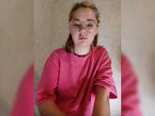 kroshka-meow live cam on BongaCams