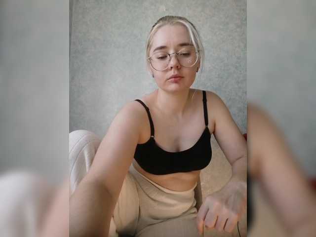 kroshka-meow live cam on BongaCams
