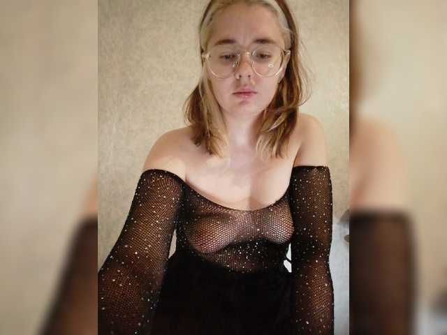 kroshka-meow live cam on BongaCams
