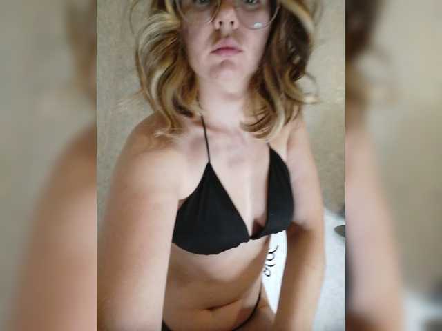 kroshka-meow live cam on BongaCams