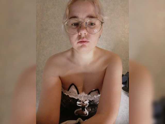 kroshka-meow live cam on BongaCams