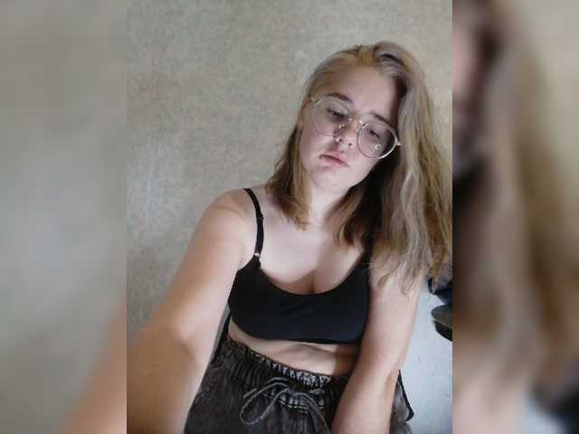 kroshka-meow live cam on BongaCams