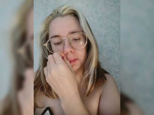 kroshka-meow live cam on BongaCams