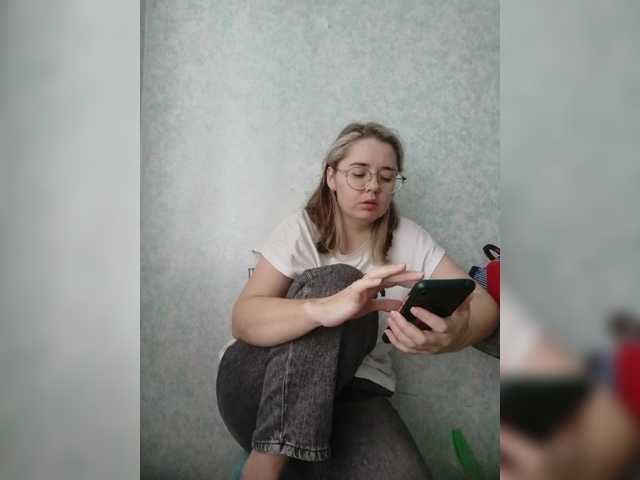 kroshka-meow live cam on BongaCams