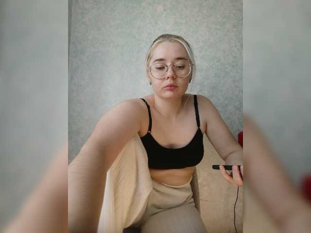 kroshka-meow live cam on BongaCams