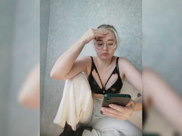 kroshka-meow live cam on BongaCams