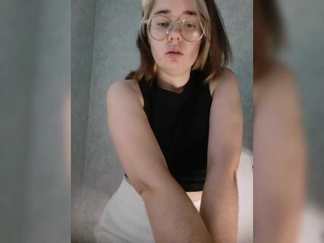 kroshka-meow live cam on BongaCams