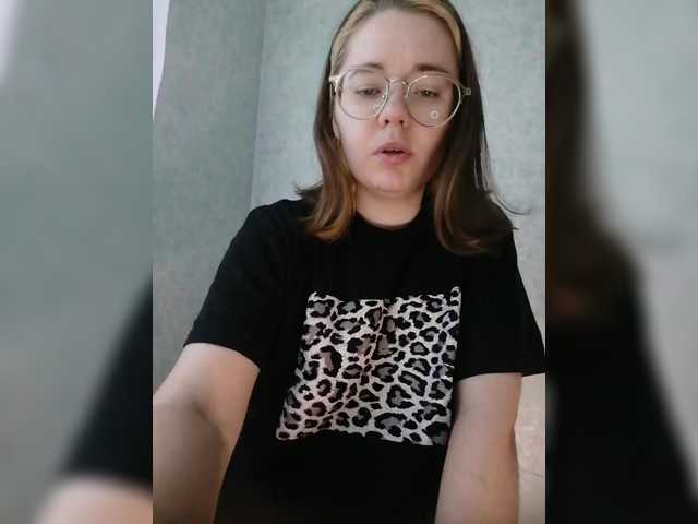kroshka-meow live cam on BongaCams