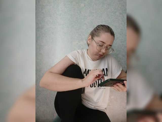 kroshka-meow live cam on BongaCams