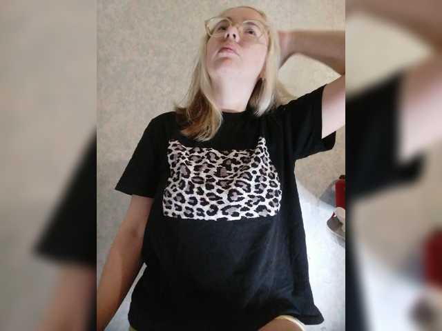 kroshka-meow live cam on BongaCams