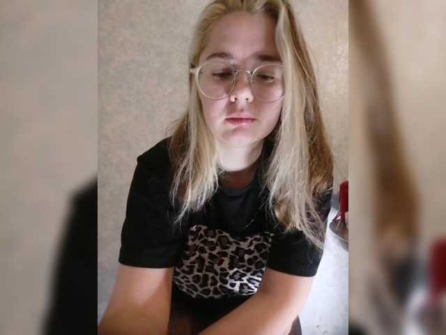 kroshka-meow live cam on BongaCams