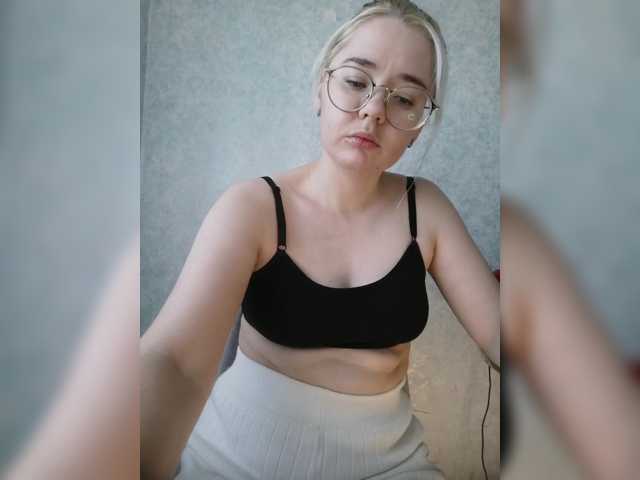 kroshka-meow live cam on BongaCams