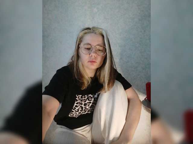 kroshka-meow live cam on BongaCams