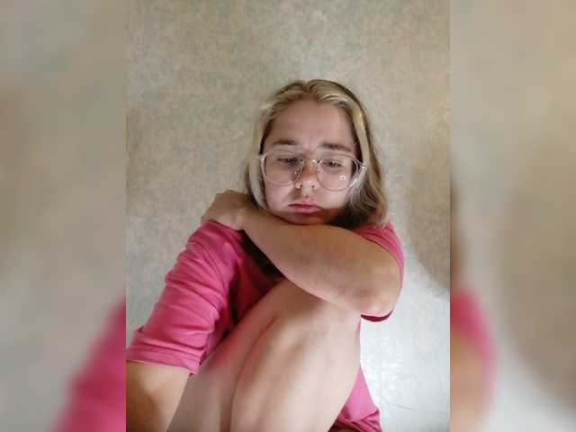 kroshka-meow live cam on BongaCams
