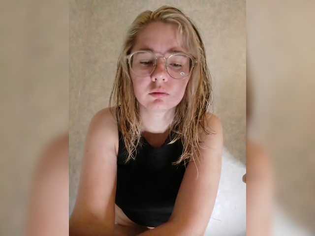 kroshka-meow live cam on BongaCams