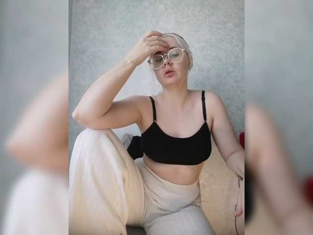 kroshka-meow live cam on BongaCams