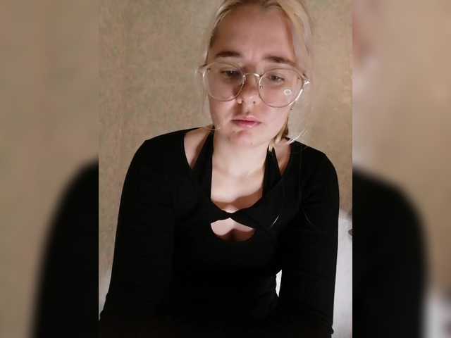 kroshka-meow live cam on BongaCams