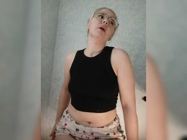 kroshka-meow live cam on BongaCams