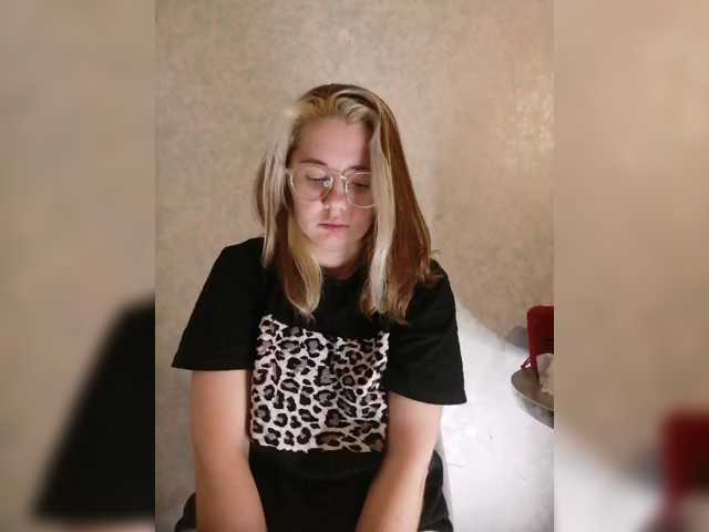 kroshka-meow live cam on BongaCams