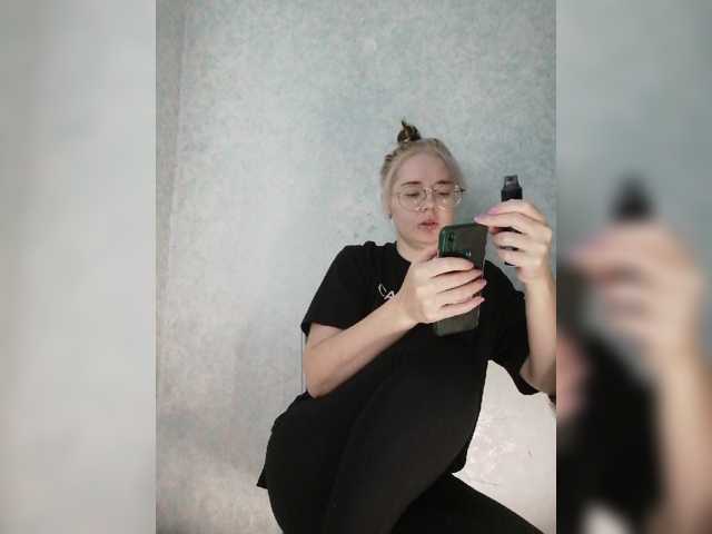 kroshka-meow live cam on BongaCams