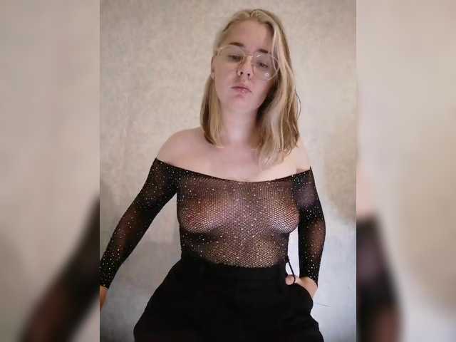 kroshka-meow live cam on BongaCams