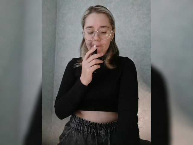 kroshka-meow live cam on BongaCams