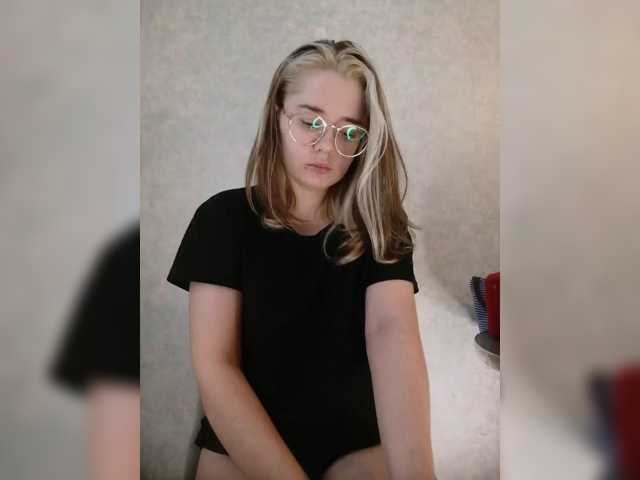 kroshka-meow live cam on BongaCams