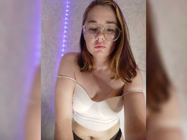 kroshka-meow live cam on BongaCams