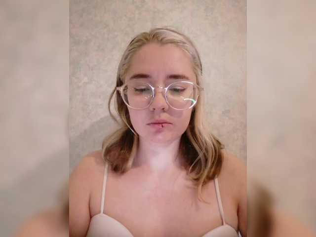 kroshka-meow live cam on BongaCams