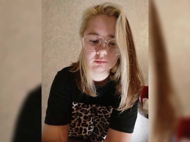 kroshka-meow live cam on BongaCams