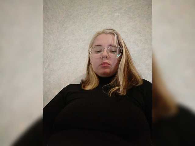 kroshka-meow live cam on BongaCams
