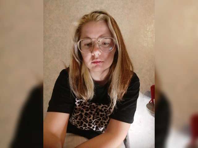 kroshka-meow live cam on BongaCams
