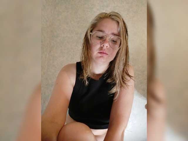 kroshka-meow live cam on BongaCams