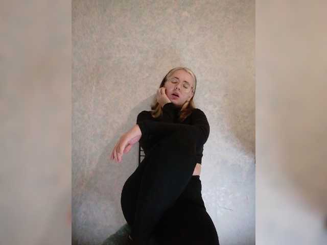 kroshka-meow live cam on BongaCams