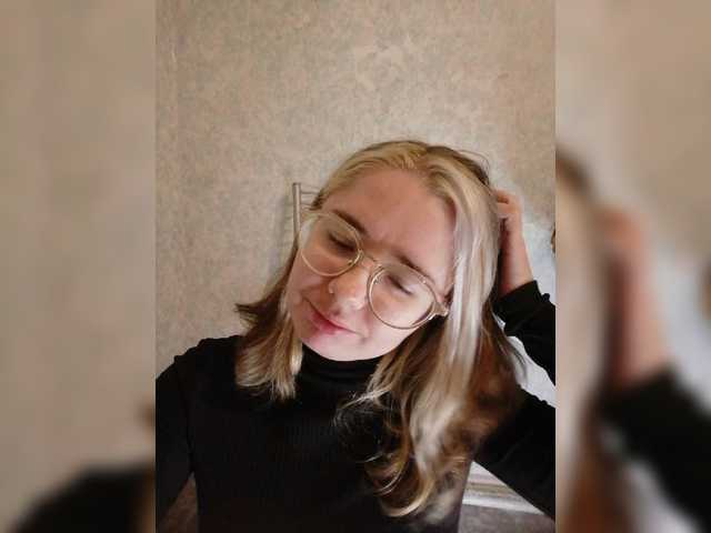 kroshka-meow live cam on BongaCams