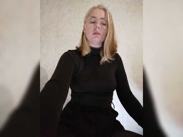 kroshka-meow live cam on BongaCams