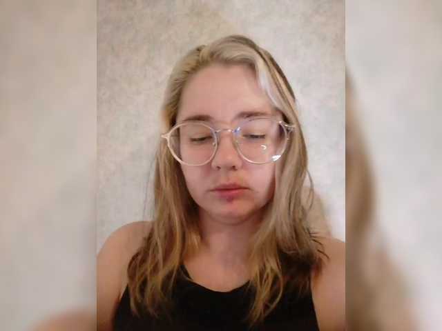 kroshka-meow live cam on BongaCams