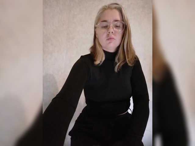 kroshka-meow live cam on BongaCams