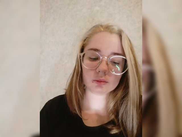 kroshka-meow live cam on BongaCams