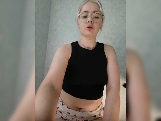 kroshka-meow live cam on BongaCams
