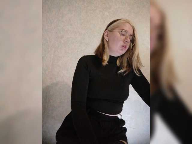 kroshka-meow live cam on BongaCams