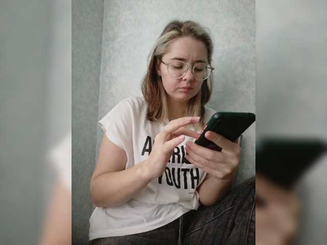 kroshka-meow live cam on BongaCams