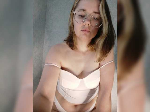 kroshka-meow live cam on BongaCams