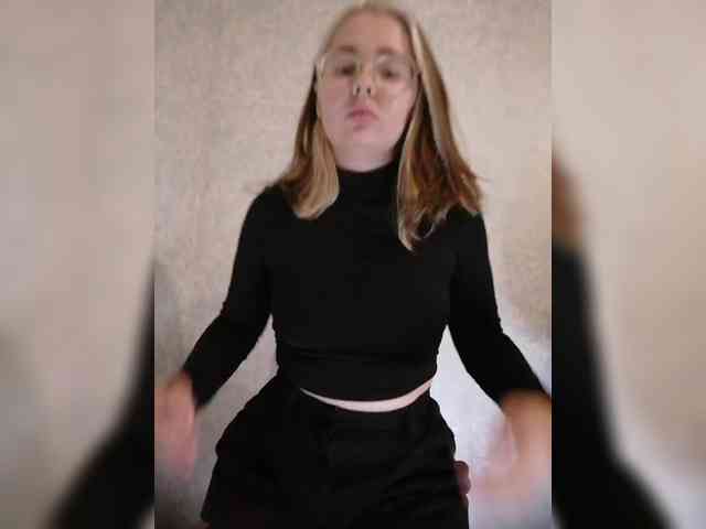kroshka-meow Live Webcam on BongaCams