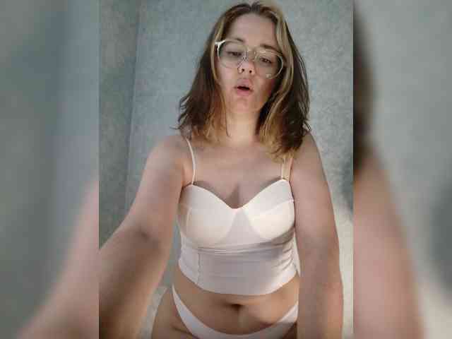 kroshka-meow Live Webcam on BongaCams