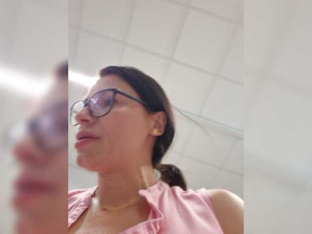 le modèle Sophie_Sonne est en webcam porno dans un show sur le site bongacams, il possède les tags suivants: White/Caucasian,Brunette,Shaved