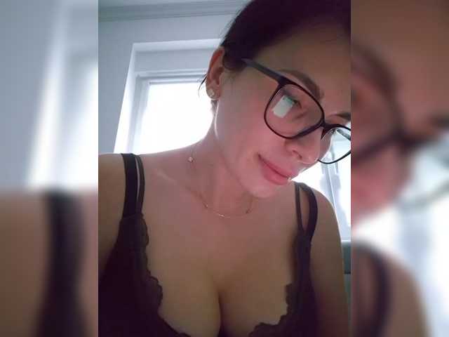 le modèle Sophie_Sonne est en webcam porno dans un show sur le site bongacams, il possède les tags suivants: White/Caucasian,Brunette,Shaved