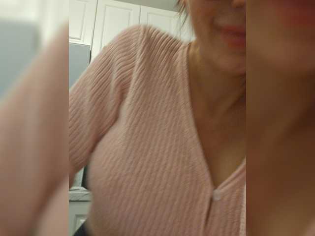 le modèle Sophie_Sonne est en webcam porno dans un show sur le site bongacams, il possède les tags suivants: White/Caucasian,Brunette,Shaved