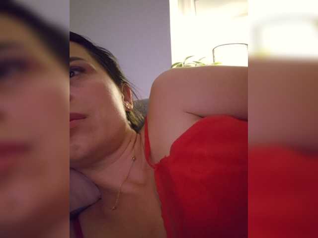 le modèle Sophie_Sonne est en webcam porno dans un show sur le site bongacams, il possède les tags suivants: White/Caucasian,Brunette,Shaved