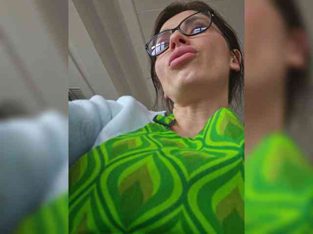 Acest model este live acum. SophieMary